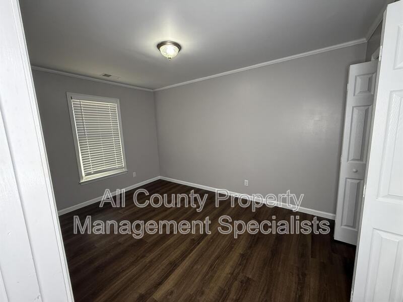 1908 Greenoaks Rd #B - Photo 6 of 10