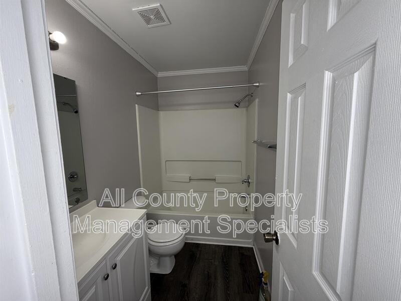 1908 Greenoaks Rd #B - Photo 7 of 10