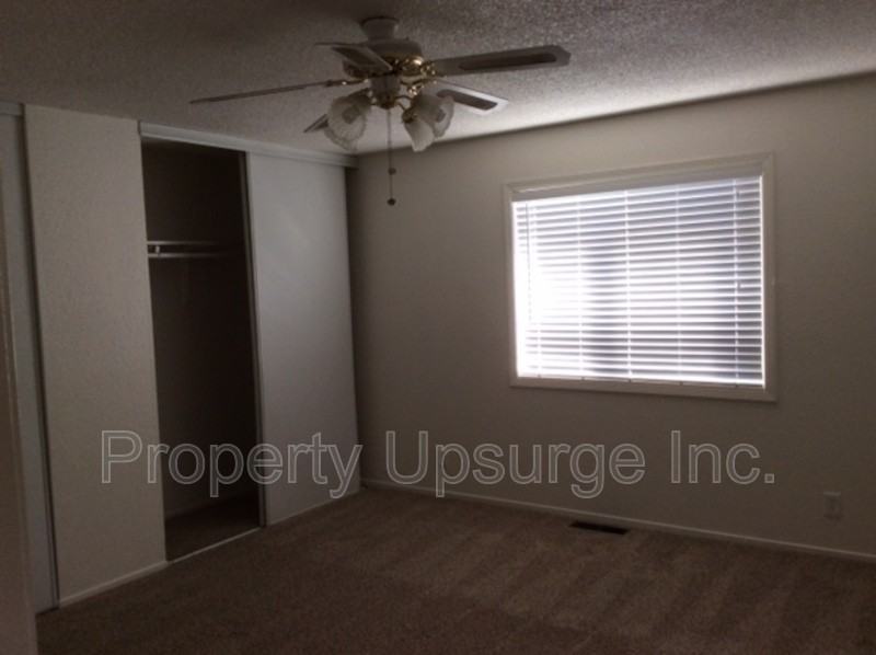 209 W 10th St - Photo 5 of 13