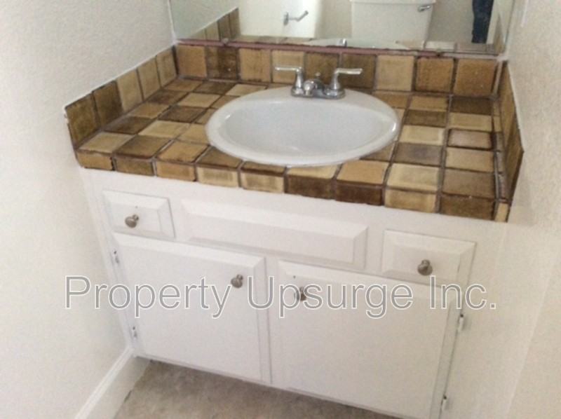 209 W 10th St - Photo 6 of 13