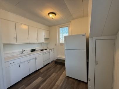 823-825 Church Street - Photo 6 of 8