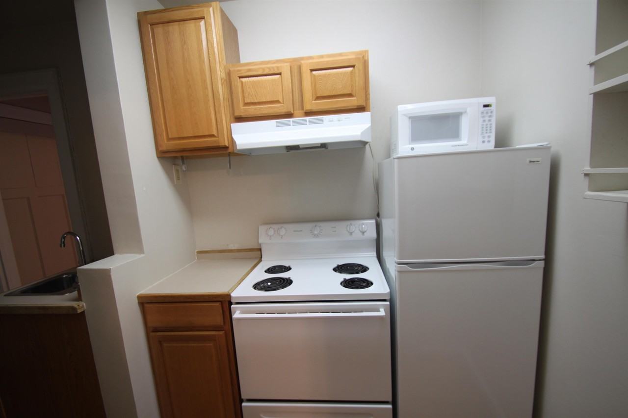 439 University Avenue - Photo 4 of 7