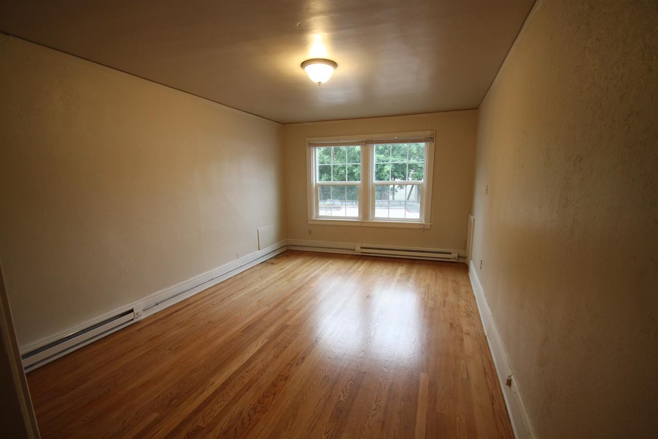 439 University Avenue - Photo 5 of 7