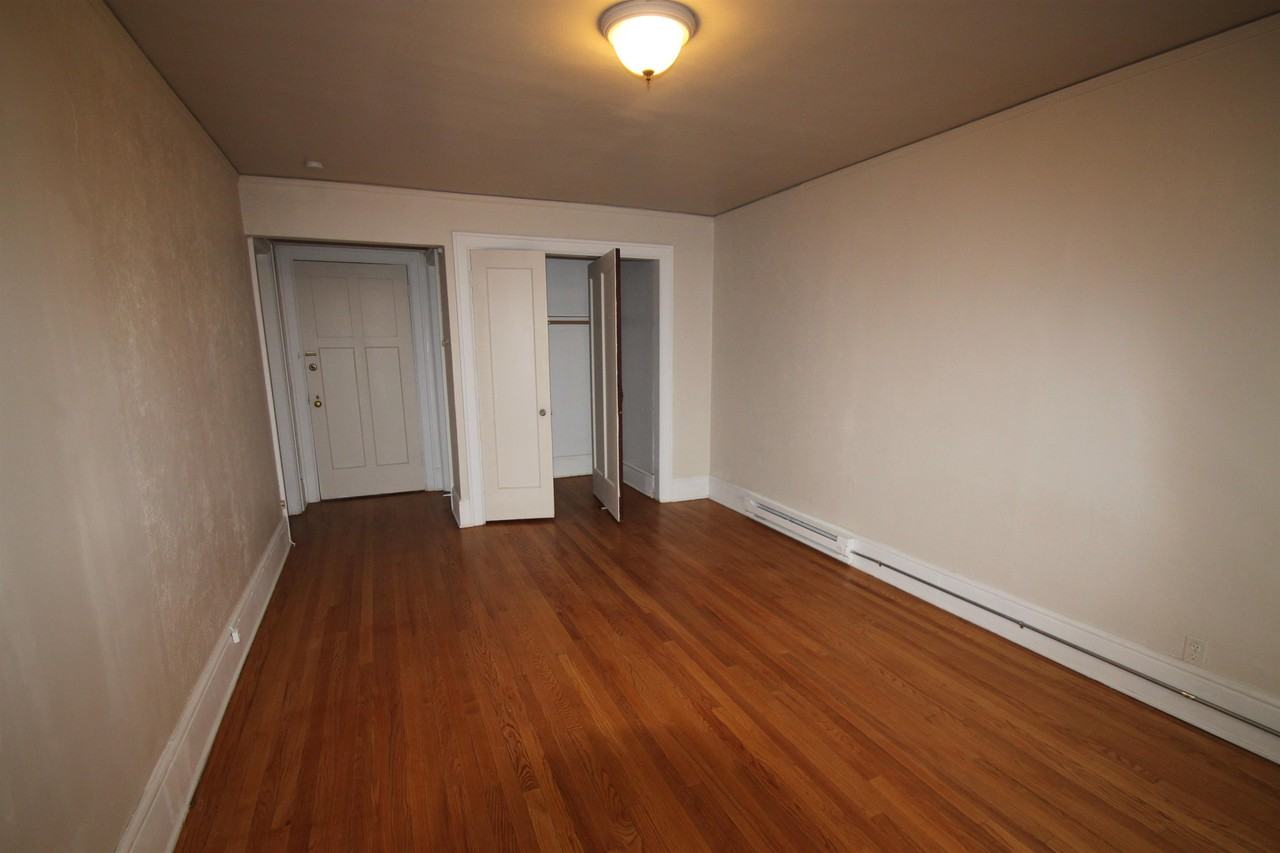 439 University Avenue - Photo 6 of 7