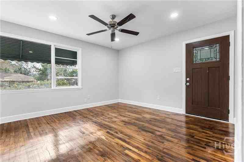 2102 Auburn St - Photo 4 of 18