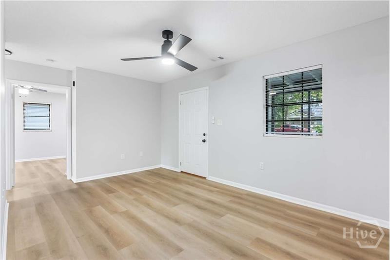 2405 New York Ave - Photo 5 of 23