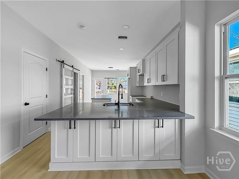 3503 Haslam Ave - Photo 4 of 27