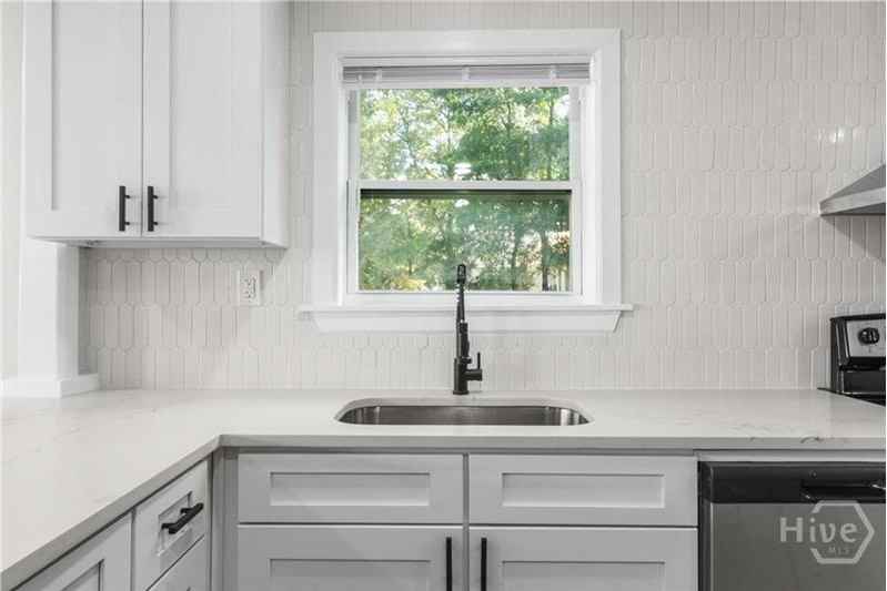 2157 California Ave - Photo 5 of 24