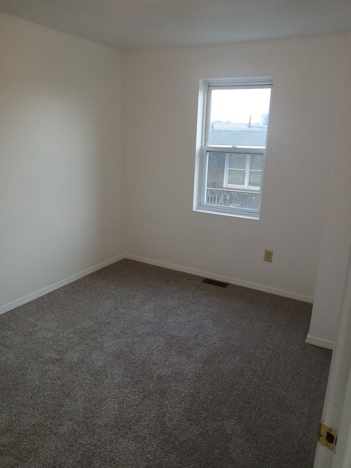 501 Jackson Avenue - Photo 3 of 15