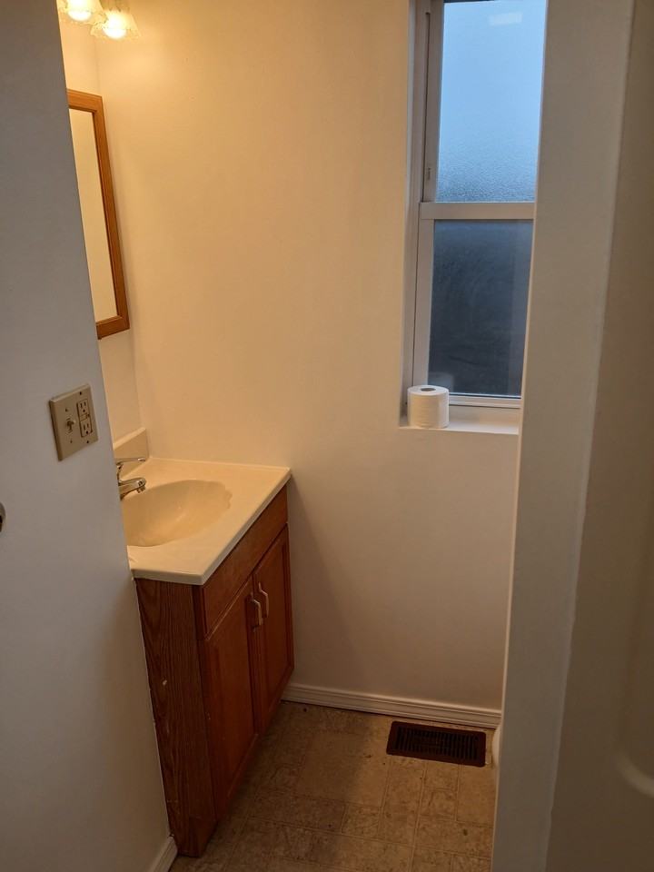 501 Jackson Avenue - Photo 6 of 15