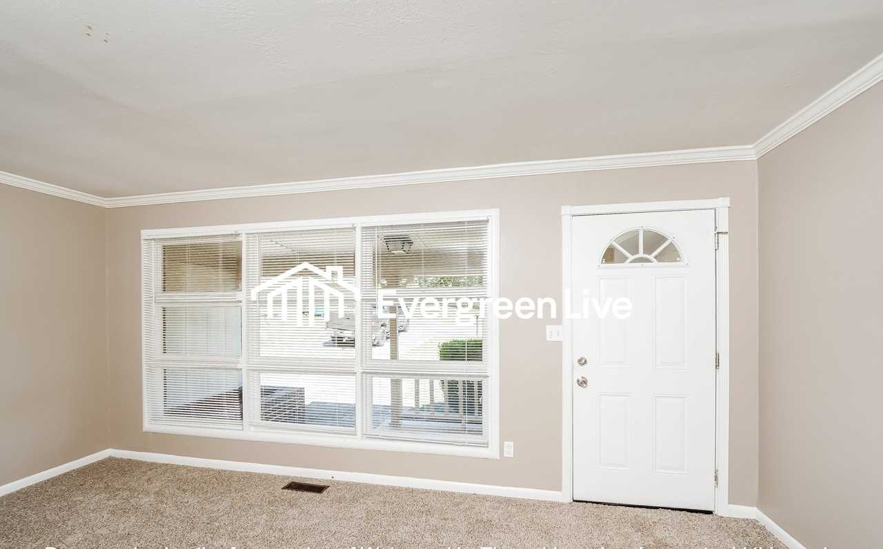 913 27th Ave Ne - Photo 3 of 14