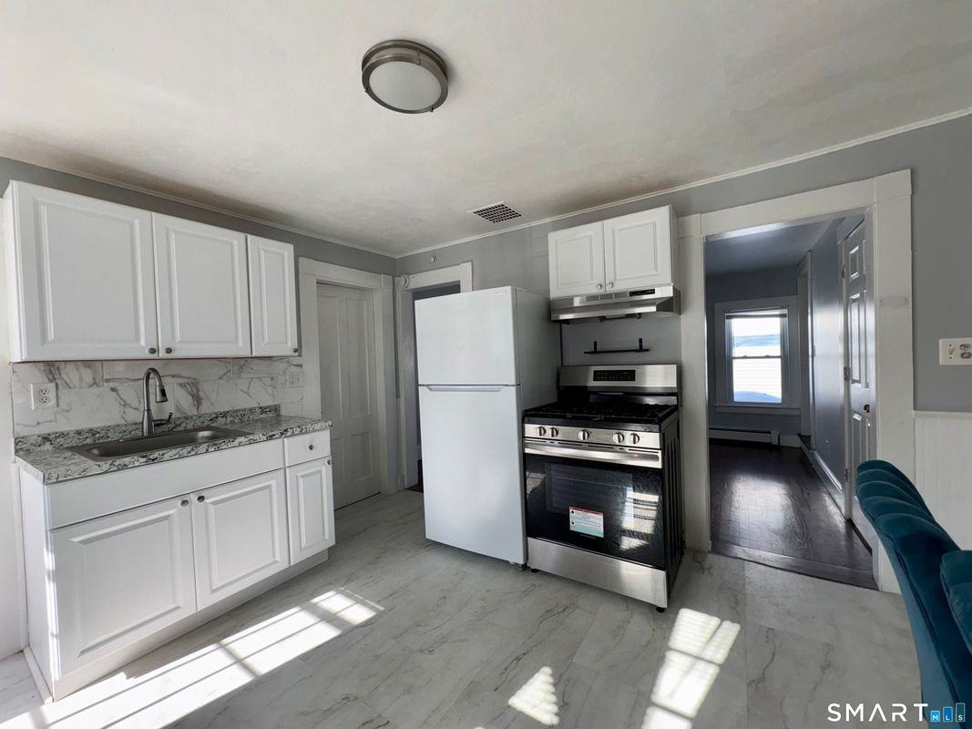 24 Iowa St ##2 - Photo 3 of 14