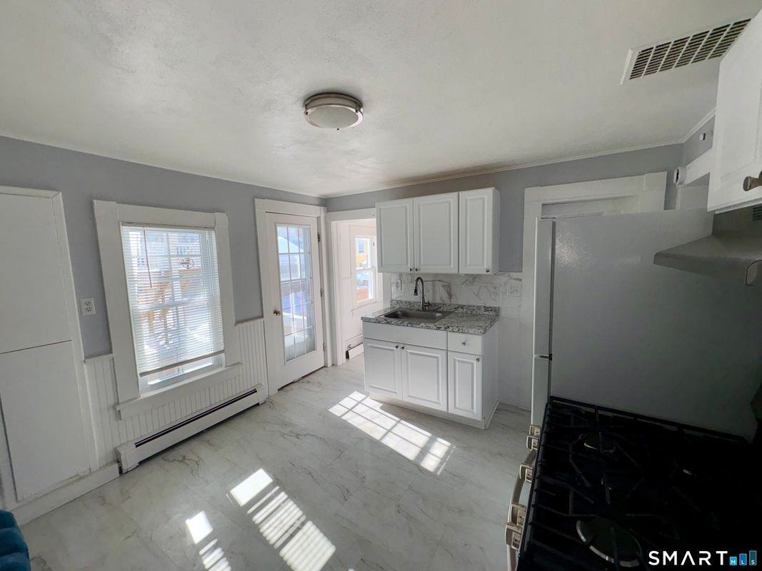 24 Iowa St ##2 - Photo 4 of 14