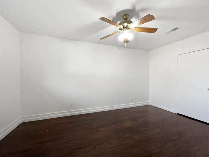 2422 Kingston St - Photo 4 of 17