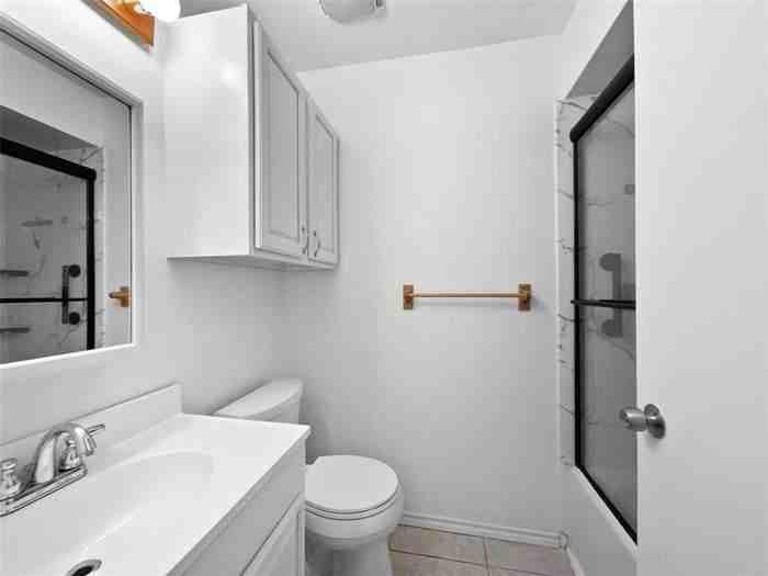 2422 Kingston St - Photo 6 of 17