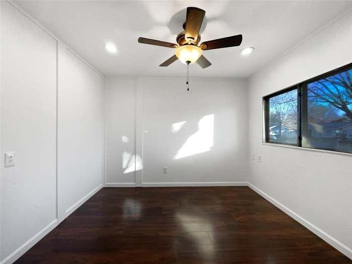 2422 Kingston St - Photo 7 of 17