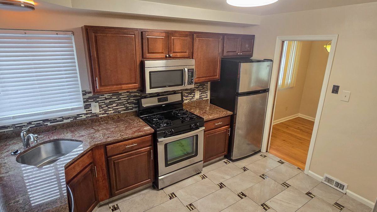 23850 Rosewood St - Photo 6 of 32