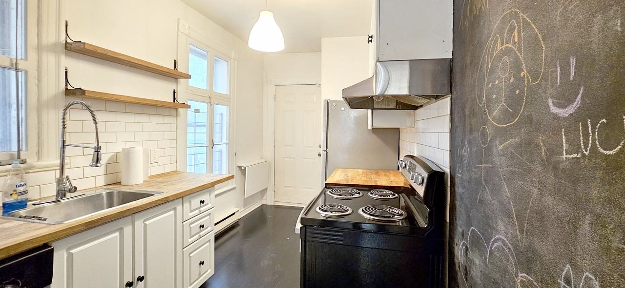 Av. Coloniale & Rue Roy #65 - Photo 3 of 8