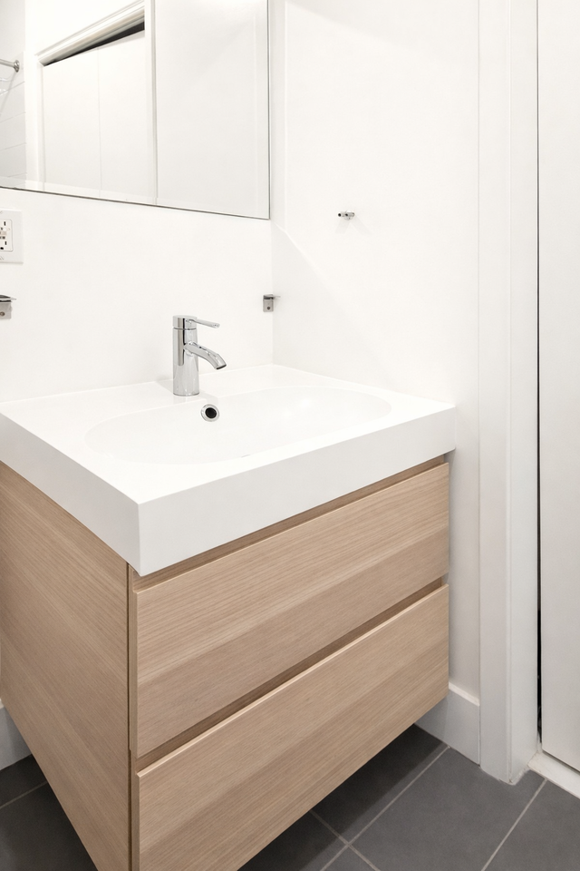 Av. Coloniale & Rue Roy #65 - Photo 7 of 8