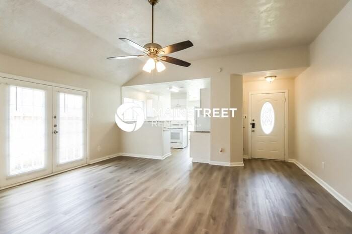 5312 Lynngate Dr - Photo 3 of 16