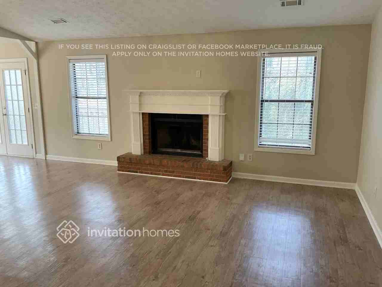 2712 Inverloch Cir - Photo 3 of 12