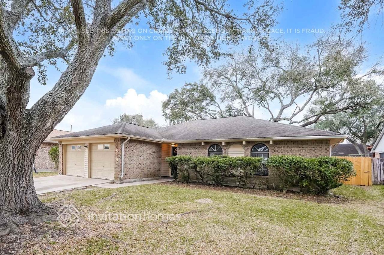 1819 Pilgrims Point Dr - Photo 3 of 17