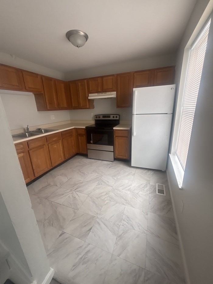 6501 Simpson Ave #2 - Photo 3 of 10