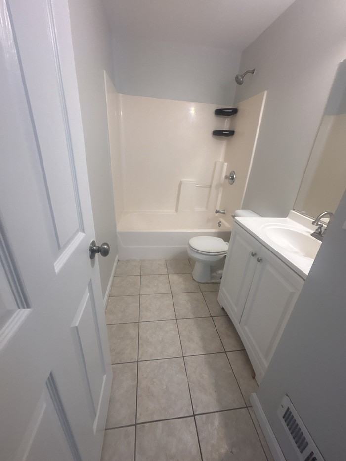 6501 Simpson Ave #2 - Photo 4 of 10