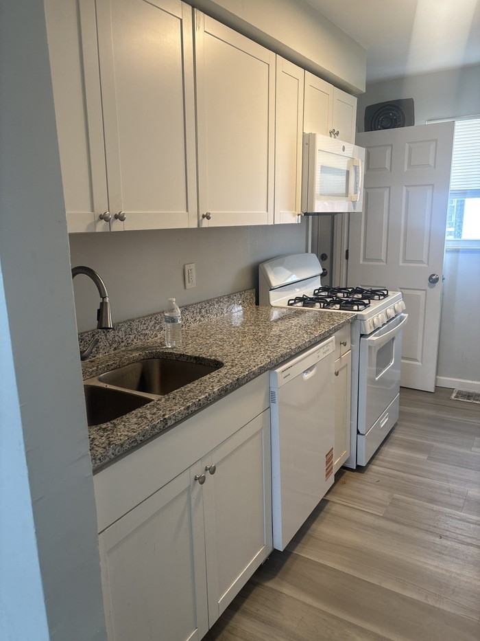 8249 Georgianna Dr - Photo 4 of 7