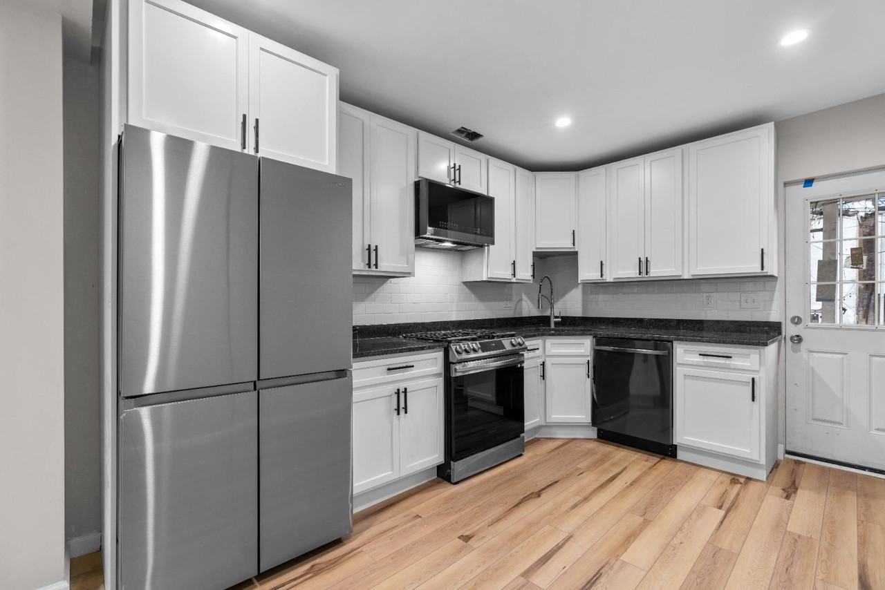 15 N Bradford St - Photo 2 of 15