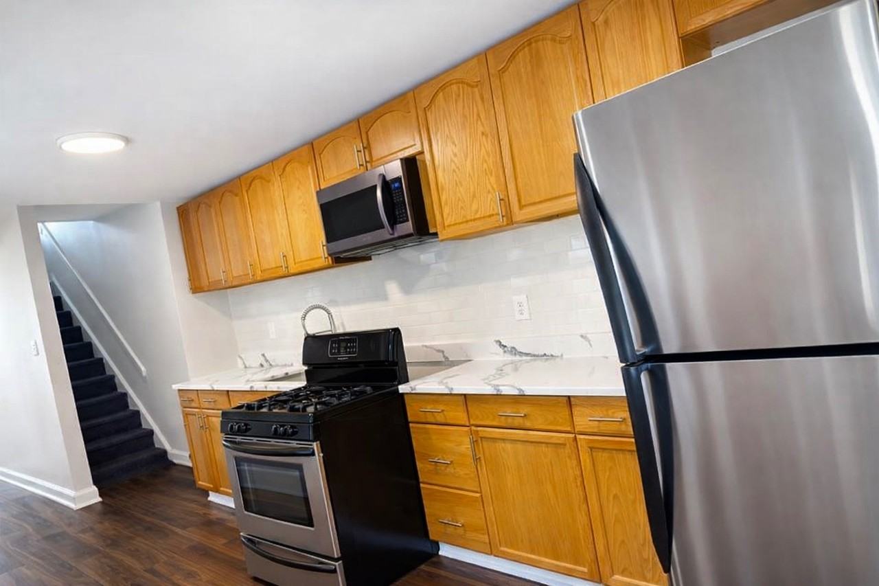 2208 E Fayette St - Photo 2 of 6