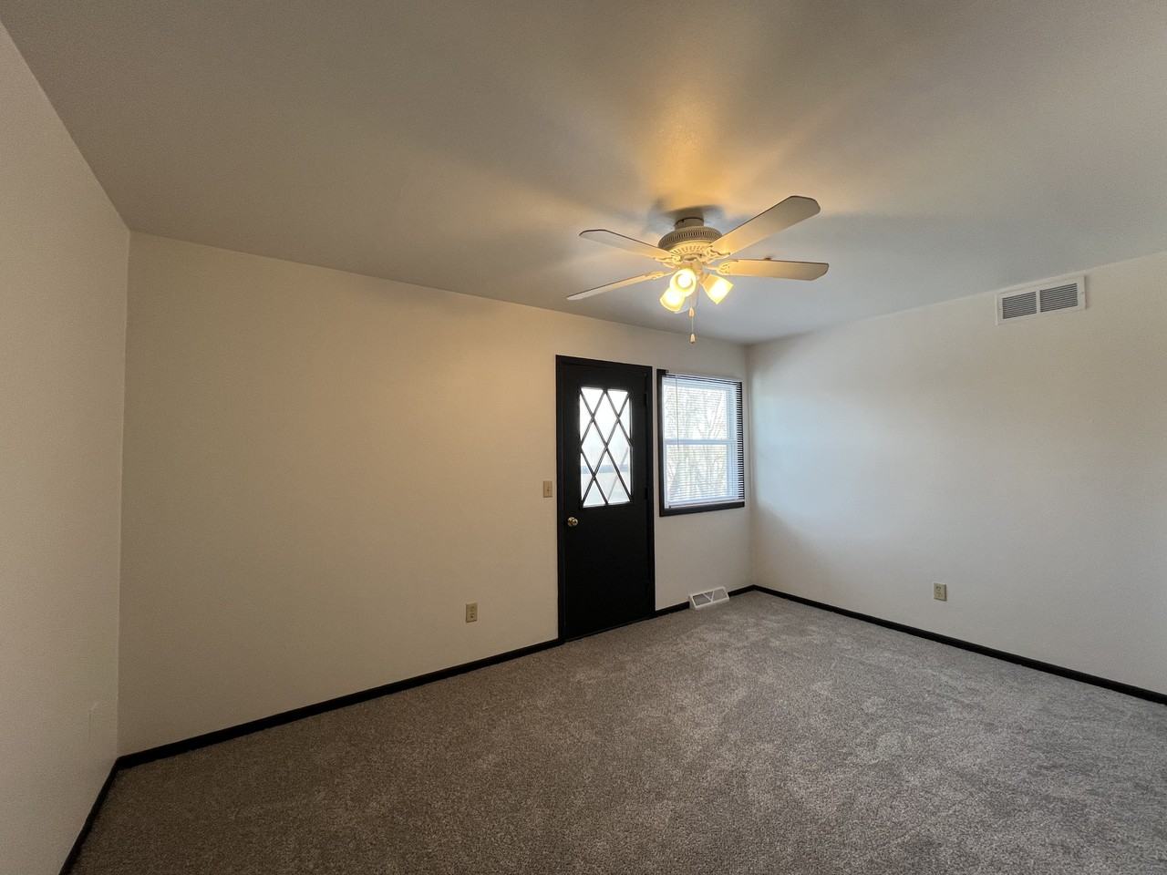 2404 Rockport Rd #2 - Photo 4 of 11