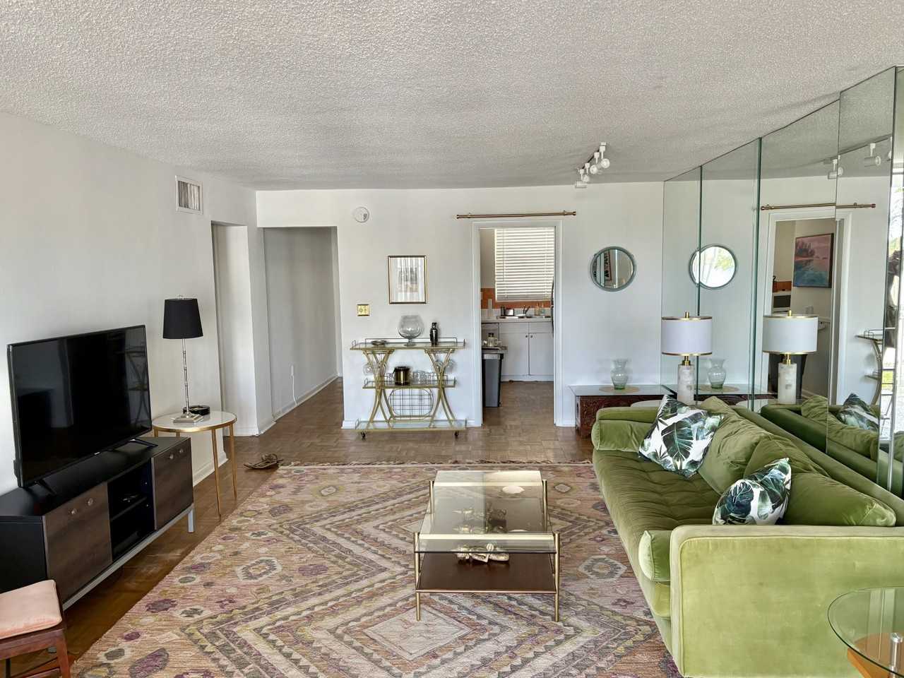 917 N Flagler Dr #404 - Photo 3 of 8