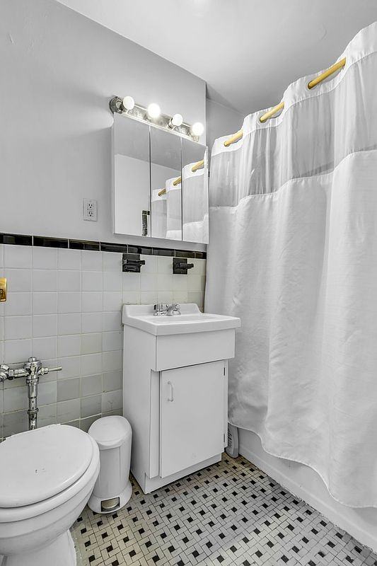 2860 Bailey Ave #2A - Photo 3 of 12