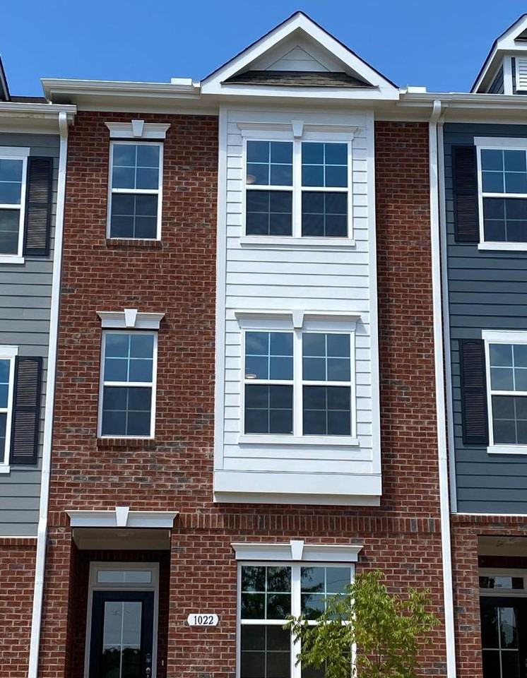 1022 Gateway Commons Cir - Photo 2 of 11