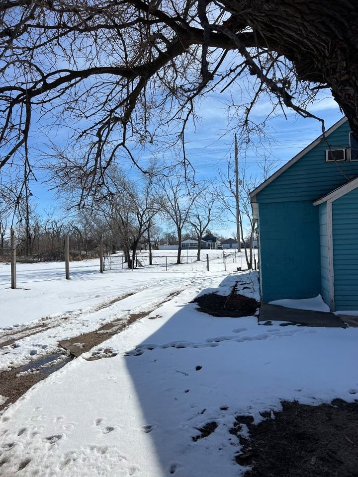 501 E Avenue G - Photo 3 of 16