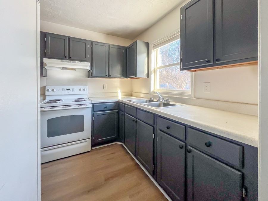 22 Fox Hill Dr #22 - Photo 2 of 18