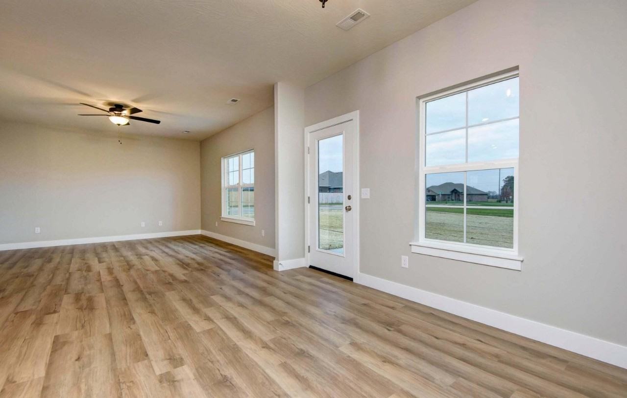 698 N Glenwood Ave #NA - Photo 3 of 13