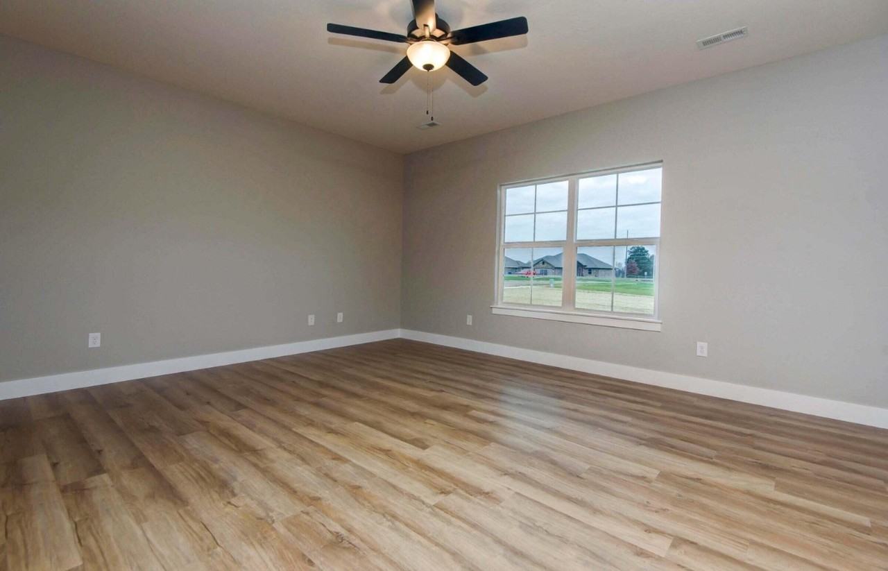 698 N Glenwood Ave #NA - Photo 5 of 13