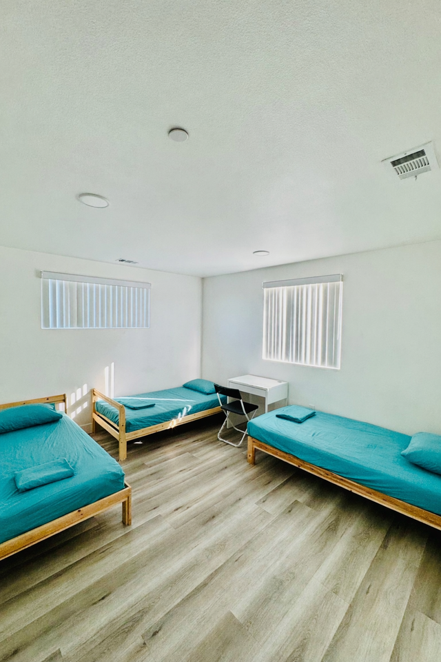 217 1/2 E 29th St #NA - Photo 4 of 17