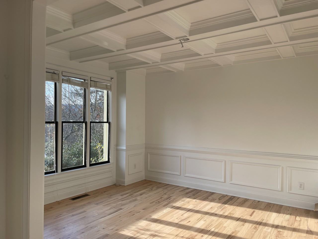 369 Hillside Dr - Photo 4 of 32