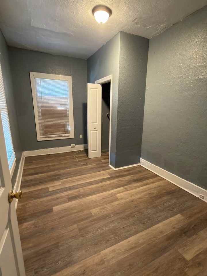 1653 W 35th St #1 - Photo 3 of 7