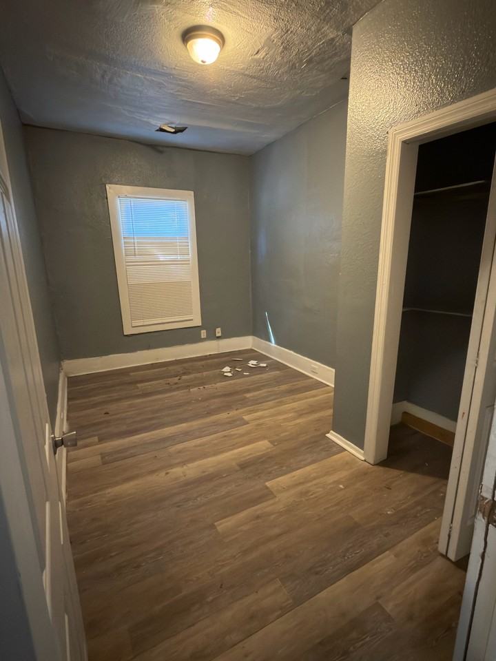 1653 W 35th St #1 - Photo 5 of 7