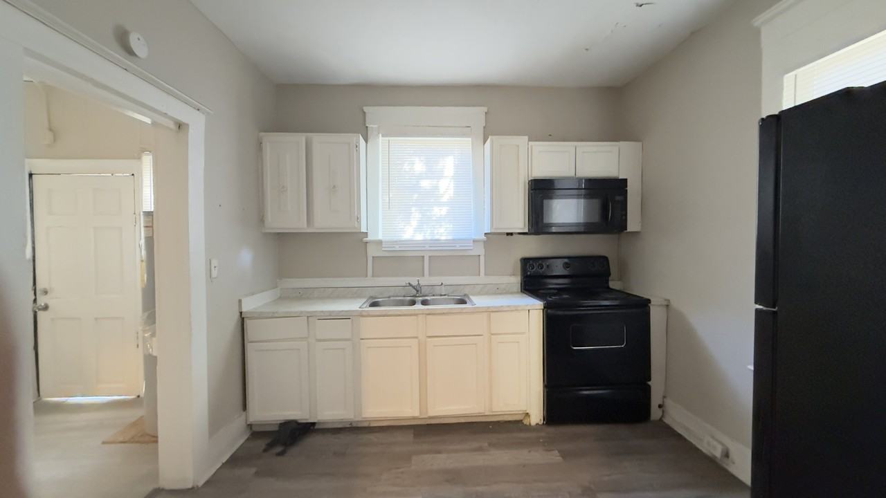 1672 W 2nd St #1 - Photo 3 of 10