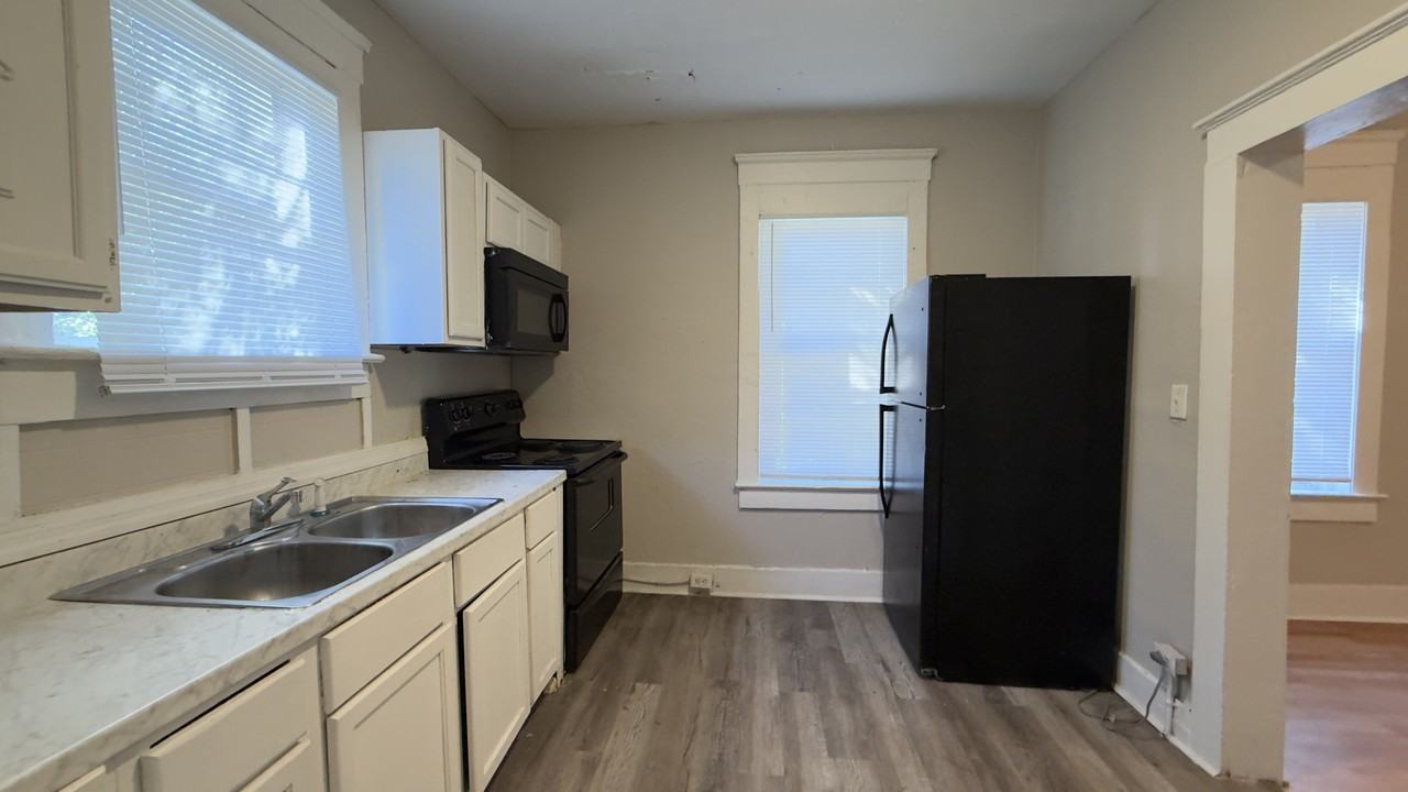 1672 W 2nd St #1 - Photo 4 of 10