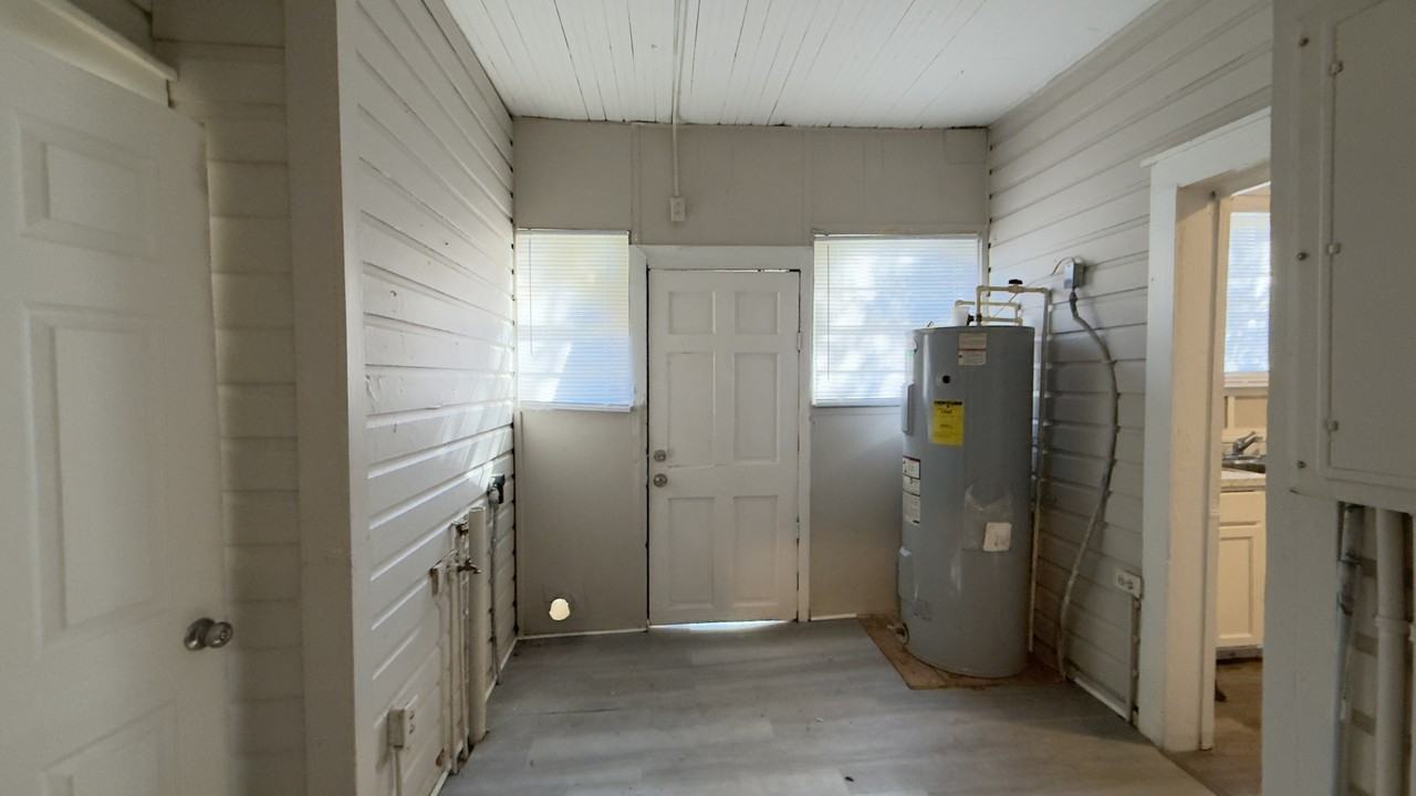 1672 W 2nd St #1 - Photo 5 of 10