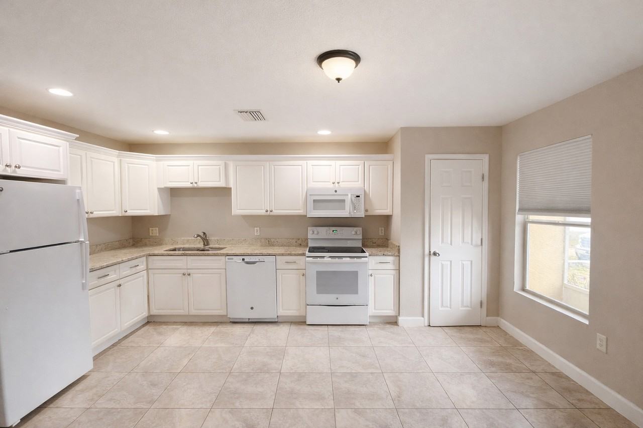 4708 Golfview Blvd #0 - Photo 4 of 13