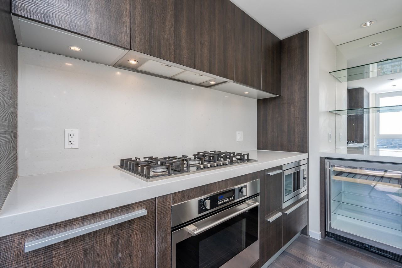 1351 Continental St - Photo 5 of 50