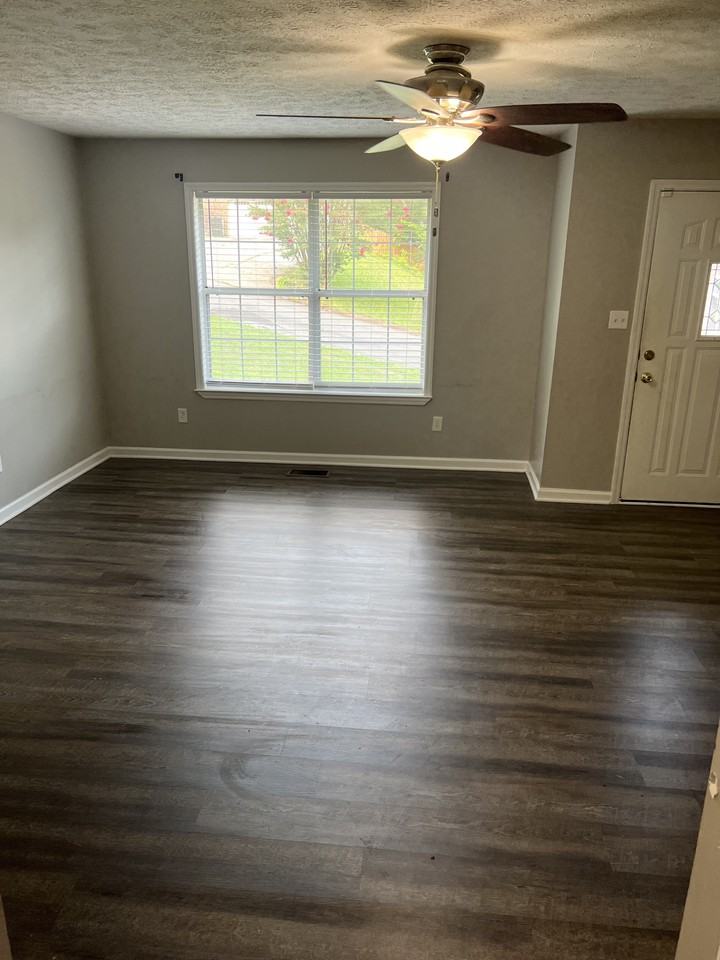 1518 E Crane St #1 - Photo 3 of 6