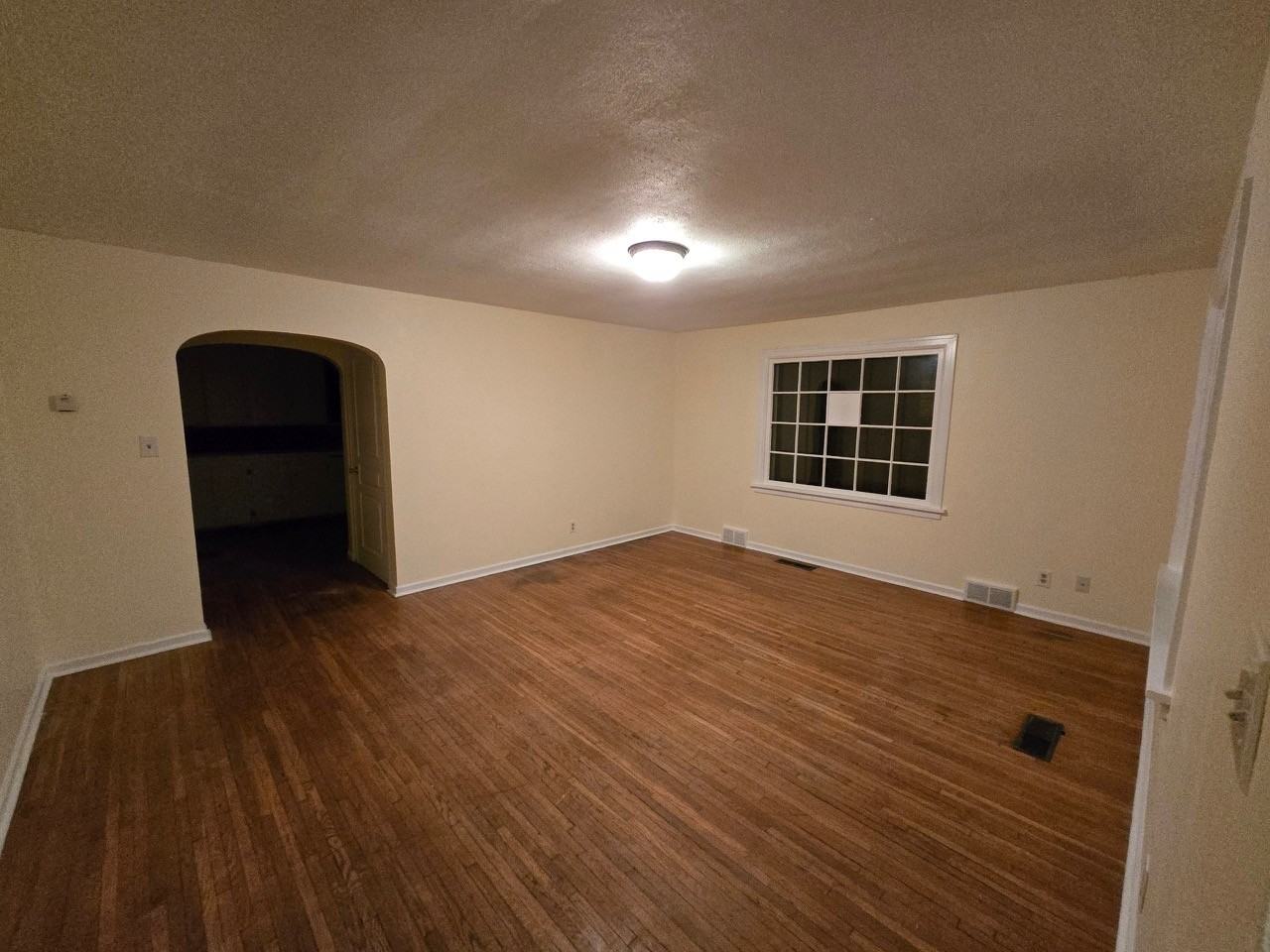 727 Woodford St Frnt - Photo 3 of 8